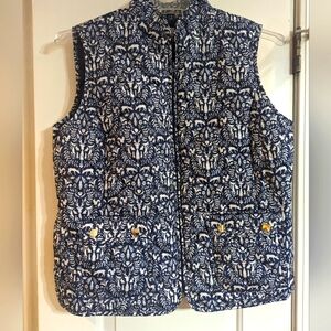 St.John's Bay quilted vest. Size Large. Blue/ white design.
